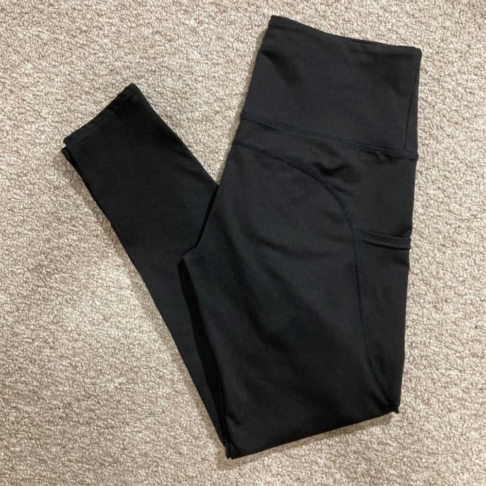 Black active pants with pockets